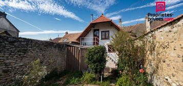 PACY-SUR-EURE - MAISON DE VILLE À RÉNOVER - 3 PIÈCES AVEC JARDIN