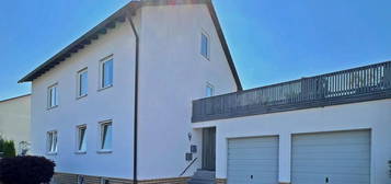 Top gepflegtes Zweifamilienhaus mit Doppelgarage und Dachterrasse