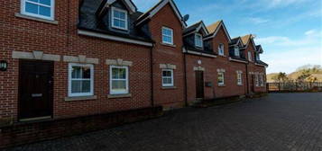 Flat to rent in The Old Maltings, Station Terrace MK18