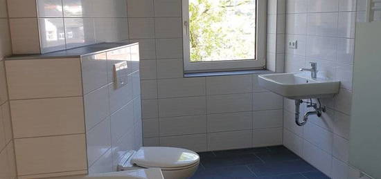 Großes Familienglück ist mietbar! Luxuriös kernsaniert, Erstbezug, Balkon, Gäste WC, Bad mit Fußbodenheizung, 5 Räume