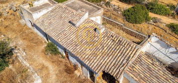 Moradia em Ruína em Terreno Misto c/9760m2 - Estoi, Faro