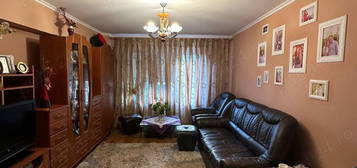 Vând apartament cu 3 camere