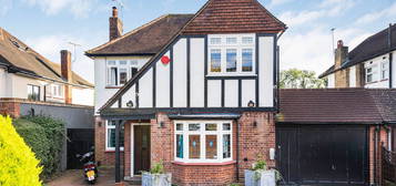 Link-detached house for sale in Parkway, Southgate N14