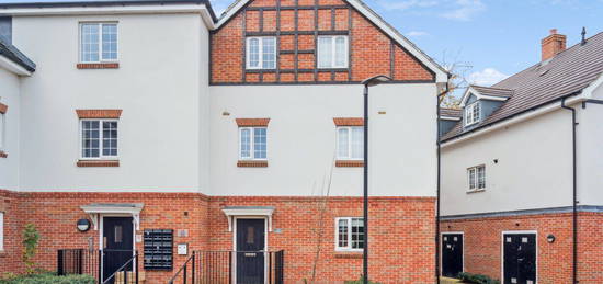 Flat for sale in Grange Road, Chalfont St. Peter, Gerrards Cross SL9