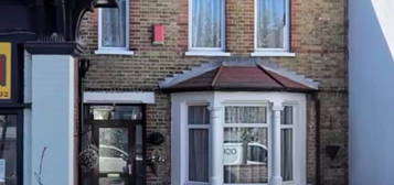 Terraced house to rent in Brighton Road, Coulsdon CR5