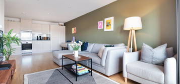 Flat for sale in Streatham High Road, London SW16