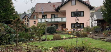 Einfamilienhaus mit großem Grundstück und historischem Nebenhaus