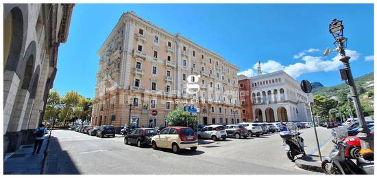 Appartamento via Regina Costanza, Centro Storico - Teatro Verdi, Salerno