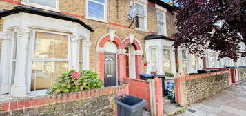 Terraced house to rent in Hawthorn Road, Edmonton N18