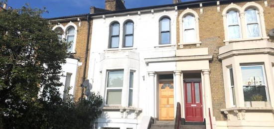 Flat to rent in Mosslea Road, London SE20