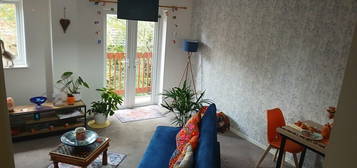 2 bed maisonette to rent