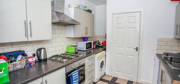 6 bedroom terraced house