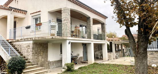 Maison familiale avec sous-sol et piscine sur un grand terrain - Tournon-sur-rhône Sud