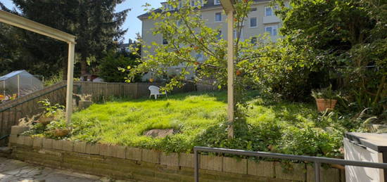 Erstbezug nach Sanierung Hochparterre mit großem Garten