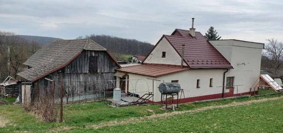 RODINNÝ DOM, STODOLA aPOZEMOK 4822m2 KOSTOLNÉ-BABULICOV VRCH