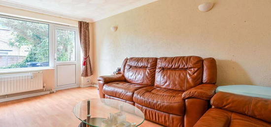 2 bedroom maisonette