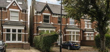 Flat for sale in Gordon Road, London W5