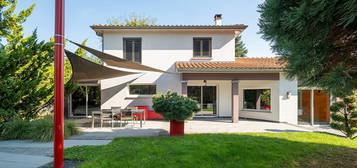 Maison rénovée avec jardin et piscine