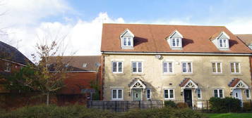 Town house to rent in Henchard Crescent, Taw Hill, Swindon SN25