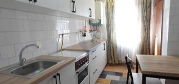 Apartament cu 3 camere de închiriat - Central