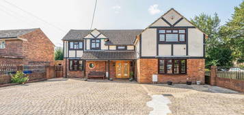 5 bedroom detached house