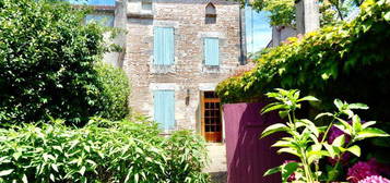 Maison ancienne avec piscine bord lot