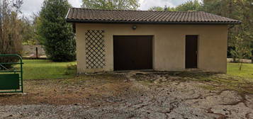 Garage 50 m² sur terrain de 1200 m² - Transformable en habitation