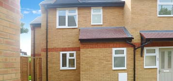 3 bedroom semi-detached house to rent