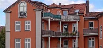 (12344_16) MGN: ruhige 2-Raum-Wohnung mit Parkett und sonnigem Dachbalkon in der City, Aufzug, EBK möglich