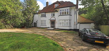 5 bedroom detached house