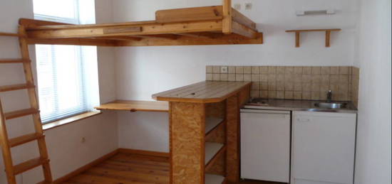 Studio meublé  à louer, 1 pièce, 16 m², Étage 1/–