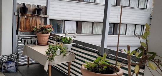 schöne 4 Zi.Wohnung, Gäste-WC, gr. Balkon und Wintergarten