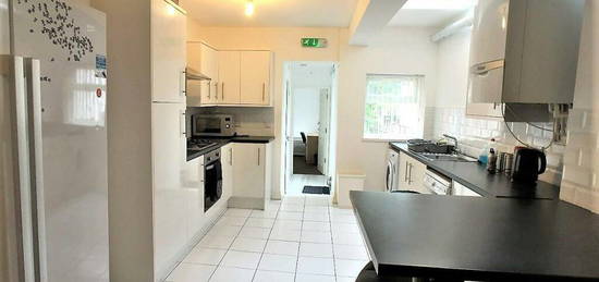 6 bedroom terraced house