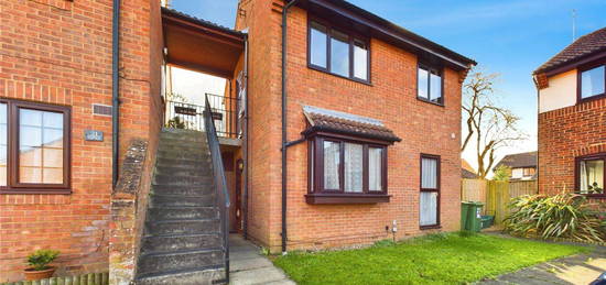 Maisonette to rent in Alderfield Close, Theale, Reading, Berkshire RG7