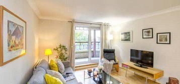 Flat to rent in Johnson Lodge, Admiral Walk, London W9