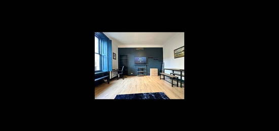 Flat to rent in Munro Place, Edinburgh EH3