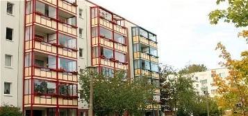 Großes Wohnzimmer! 3-Zimmer-Wohnung mit Balkon und Badewanne in Rostock-Lichtenhagen