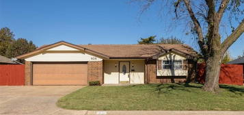 806 SW 24th St, El Reno, OK 73036