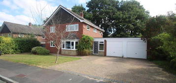 4 bedroom detached house to rent