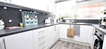 2 bed flat to rent