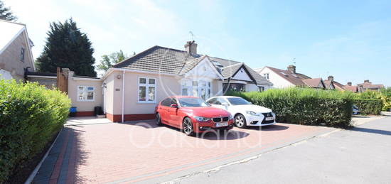 5 bed detached bungalow to rent