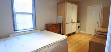 Studio to rent in West Hendon Broadway, London NW9