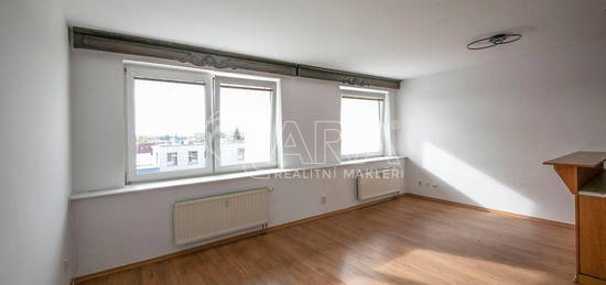 Byt 3+kk, 67 m², Srbínská, Praha