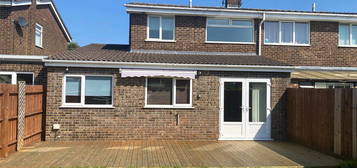 4 bed semi-detached house to rent