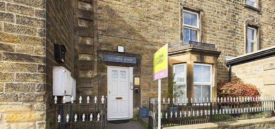 Flat to rent in Market Place, Crich DE4