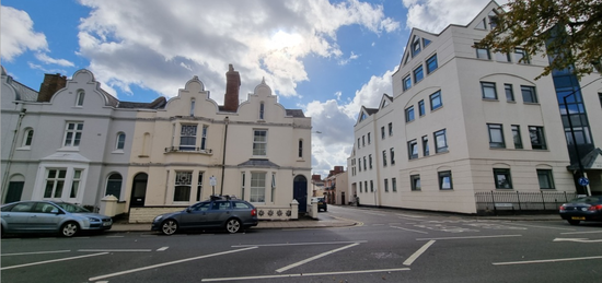 6 bedroom terraced house