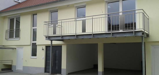 Neuwertige 2-Zimmer-Wohnung mit Balkon und Einbauküche in Freckenfeld