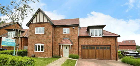 5 bedroom detached house