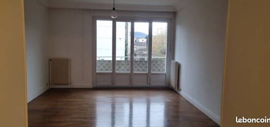 Part Appartement T3 75 m2 790 euros