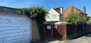 2 bedroom detached house for sale